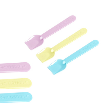 Tre cucchiaini colorati per gelato, in plastica con dettaglio sul compostabile